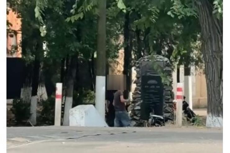 Небезпечні ігри в середмісті Арциза: група підлітків бігала парком із бензопилою задля відео